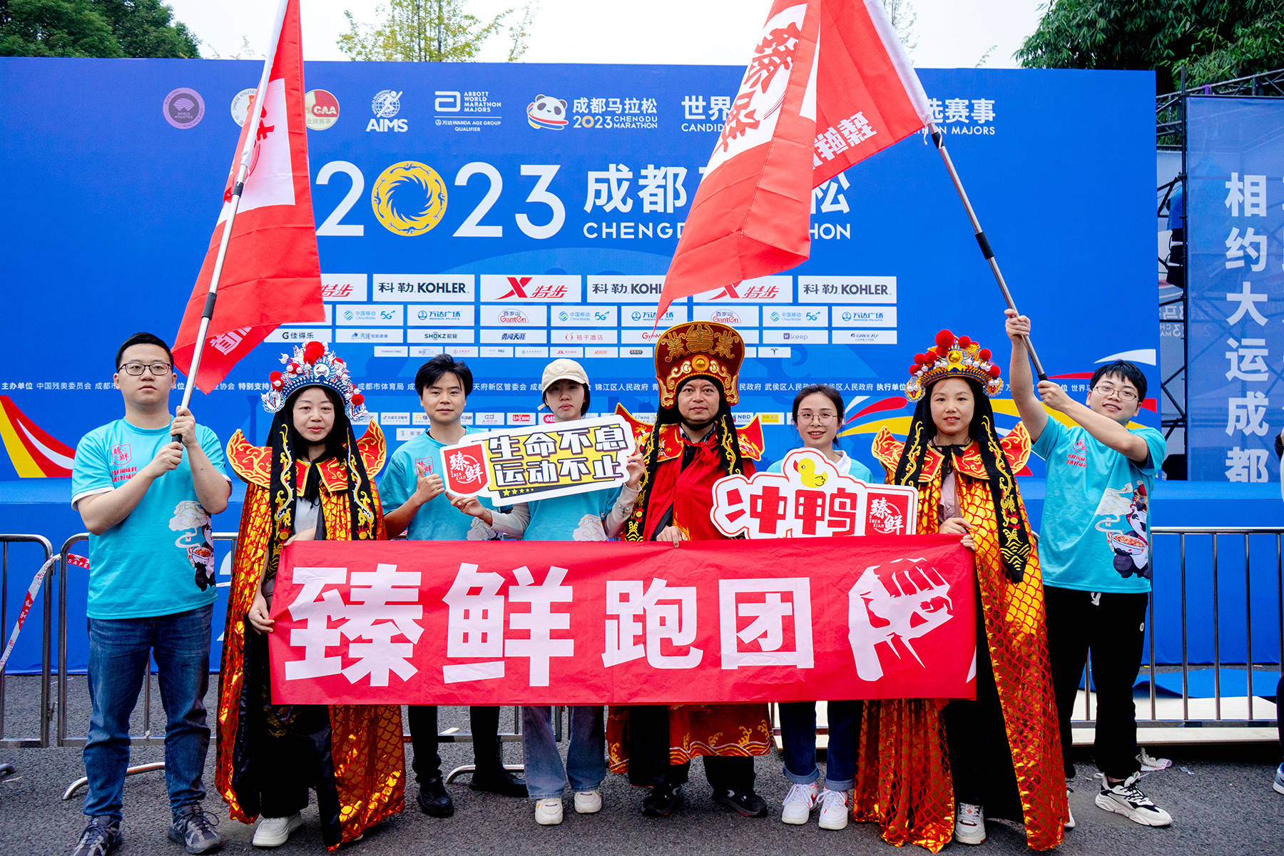 料服务商竟让海底捞都坐不住了！PG麻将胡了震惊！这家重庆火锅(图2)